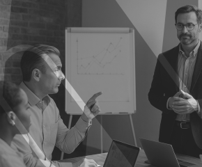 A diferença entre liderar e gerenciar: o que você realmente faz?